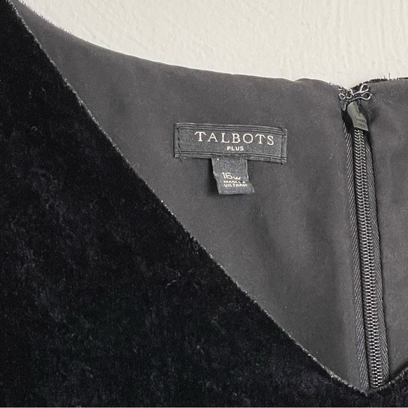 TALBOTS Black Velvet Ruched Sleeve Midi Fit & Flare Cocktail Dress LBD 16W - Picture 3 of 12